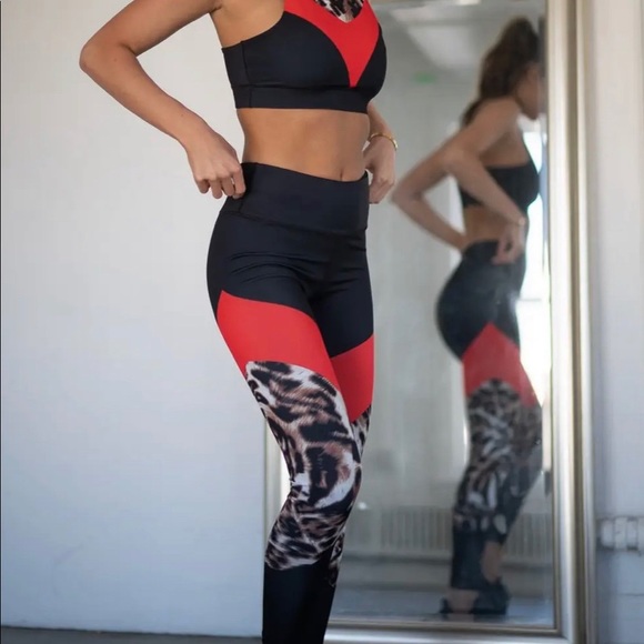 New Now in stock Women’s Leopard Active set - Picture 2 of 5